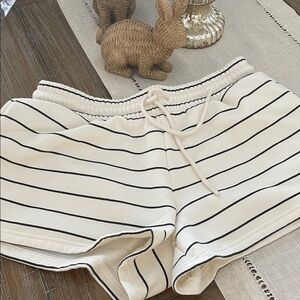 Universal Thread Striped Navy and Cream Drawstring Women’s Shorts